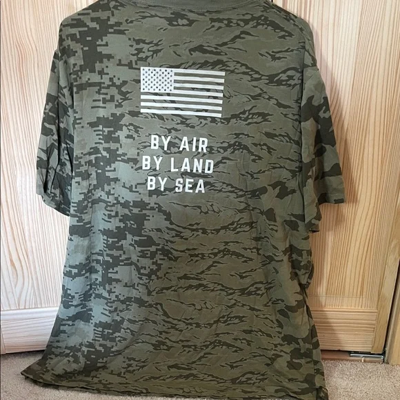 Under Armour Green Camo Tee with Bull Graphic - Picture 3 of 3